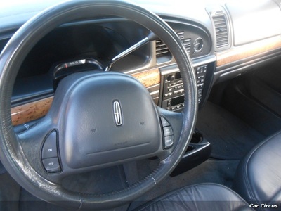 2002 Lincoln Continental Luxury-One Owner!! Sedan