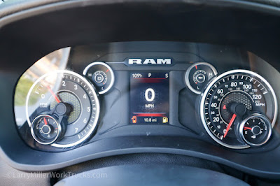 2023 RAM 3500 Reg Cab 4x4 8' Royal Service Body with Rack