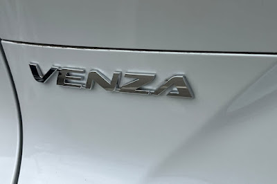 2023 Toyota Venza LE