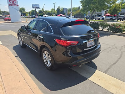 2017 INFINITI QX70