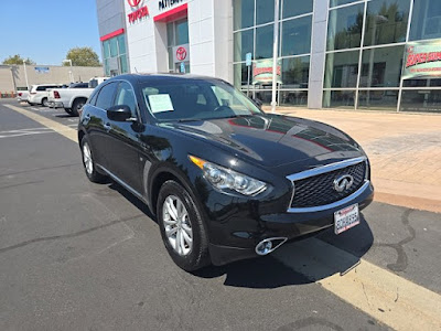 2017 INFINITI QX70