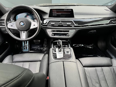 2022 BMW 7 Series 740i