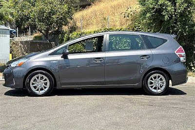 2016 Toyota Prius v Four