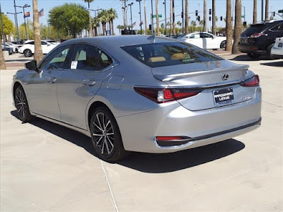 2025 Lexus ES 300h Luxury