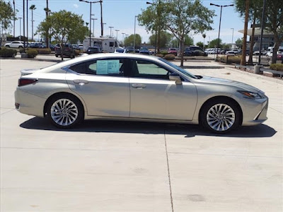 2023 Lexus ES 300h Luxury