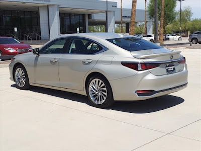 2023 Lexus ES 300h Luxury