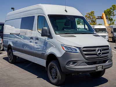 2024 Mercedes-Benz Sprinter Crew Van