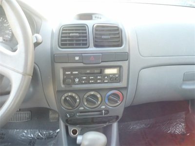 2004 Hyundai Accent GL Hatchback