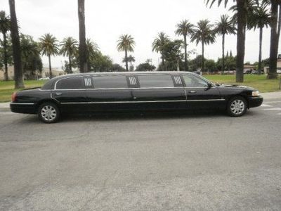 2003 Lincoln Towncar stretch limousine